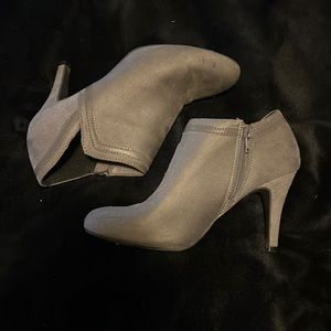 Gray heels